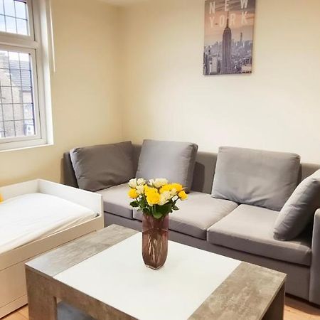Ferienwohnung First Floor Flat 1 Northwood London Exterior foto