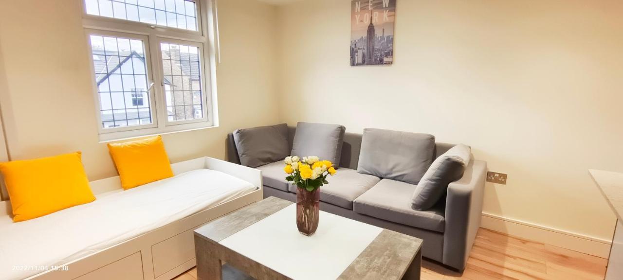 Ferienwohnung First Floor Flat 1 Northwood London Exterior foto