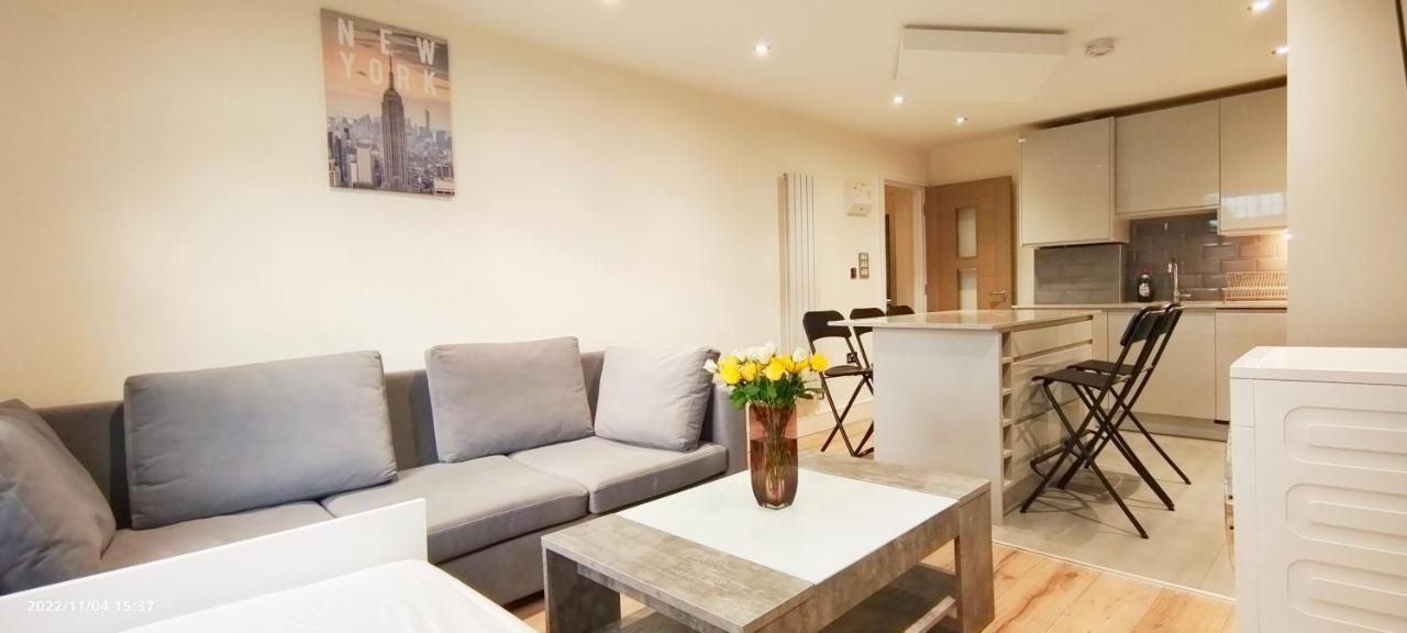 Ferienwohnung First Floor Flat 1 Northwood London Exterior foto