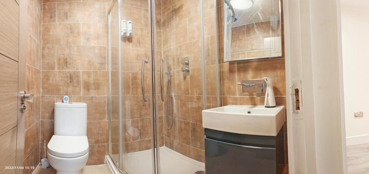 Ferienwohnung First Floor Flat 1 Northwood London Exterior foto